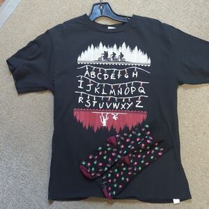 Netflix Stranger Things Tshirt Unisex Youth XL/ (adult S) Pit To Pit 18" & Socks